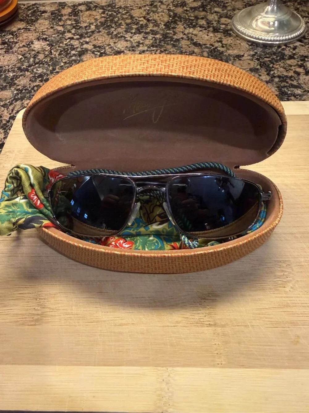 Maui Jim KAHUNA Aviator Polarized Sunglasses MJ162-02 Sport Gunmetal/Black Glass